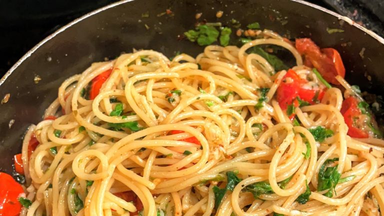 Mushroom-tomato-and-basil-pasta-in-a-pan