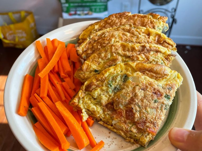 Oats-and-eggs-omelette-with-chopped-carrots