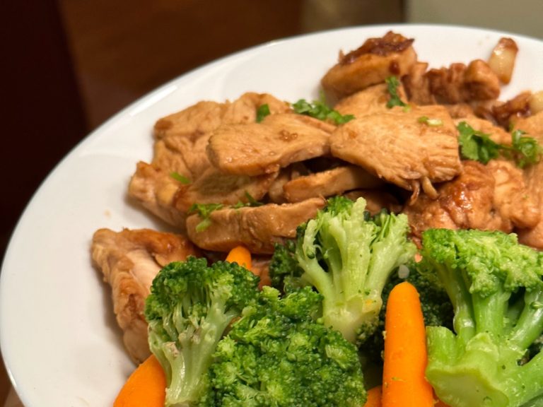 Soy-glazed-chicken-with- steamed-vegetables-closeup