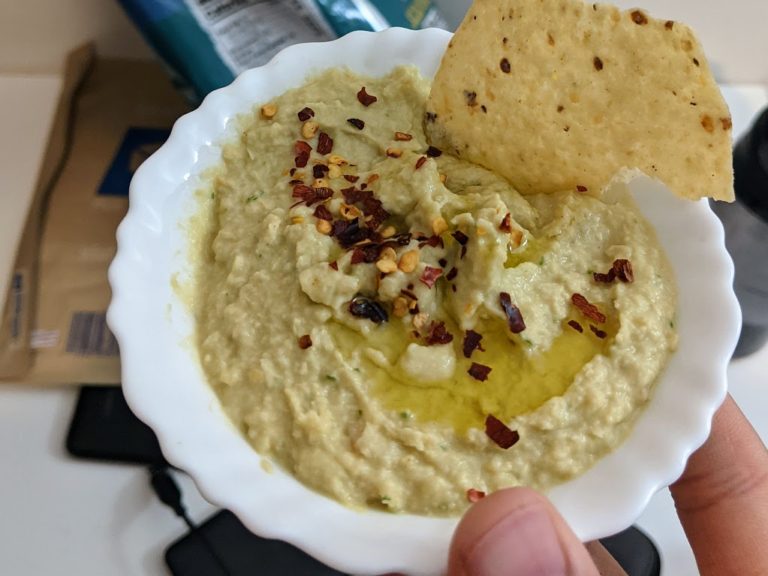 Green-hummus-in-a-bowl-close up