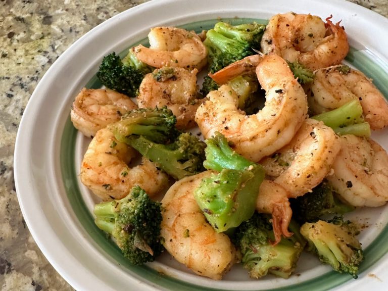 shrimp_and_broccoli_in_a_plate