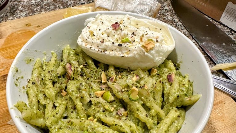 pistachio_pesto_with_burrata